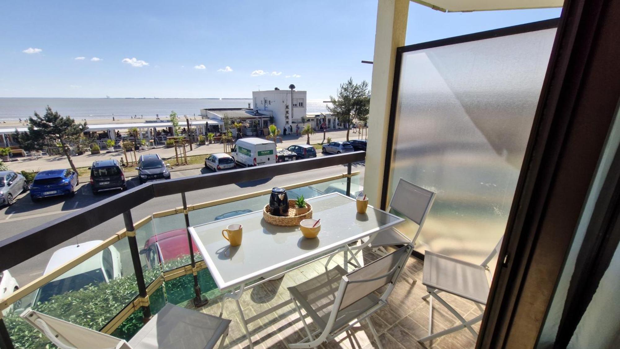 Saint Georges De Didonne - Pleine Vue Mer Pour Ce Studio Cabine Face A La Plage Zewnętrze zdjęcie